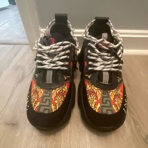 Versace chain reactions